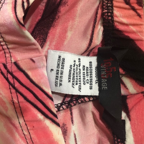 Abstract Lines Pink & Black Leggings - Picture 3 of 3